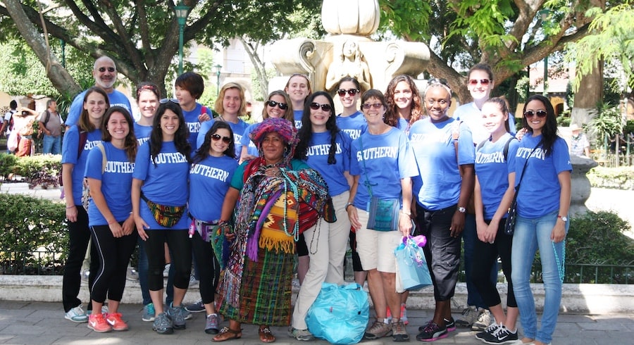 Group in Antigua Park