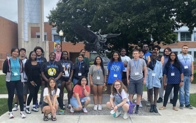 A lrage group of students in front of the SCSU student center